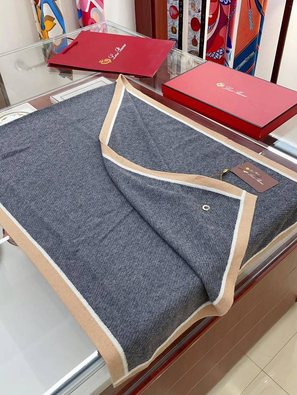 Loro Piana Cloak LPC00037 Loro Piana Cloak LPC00037
